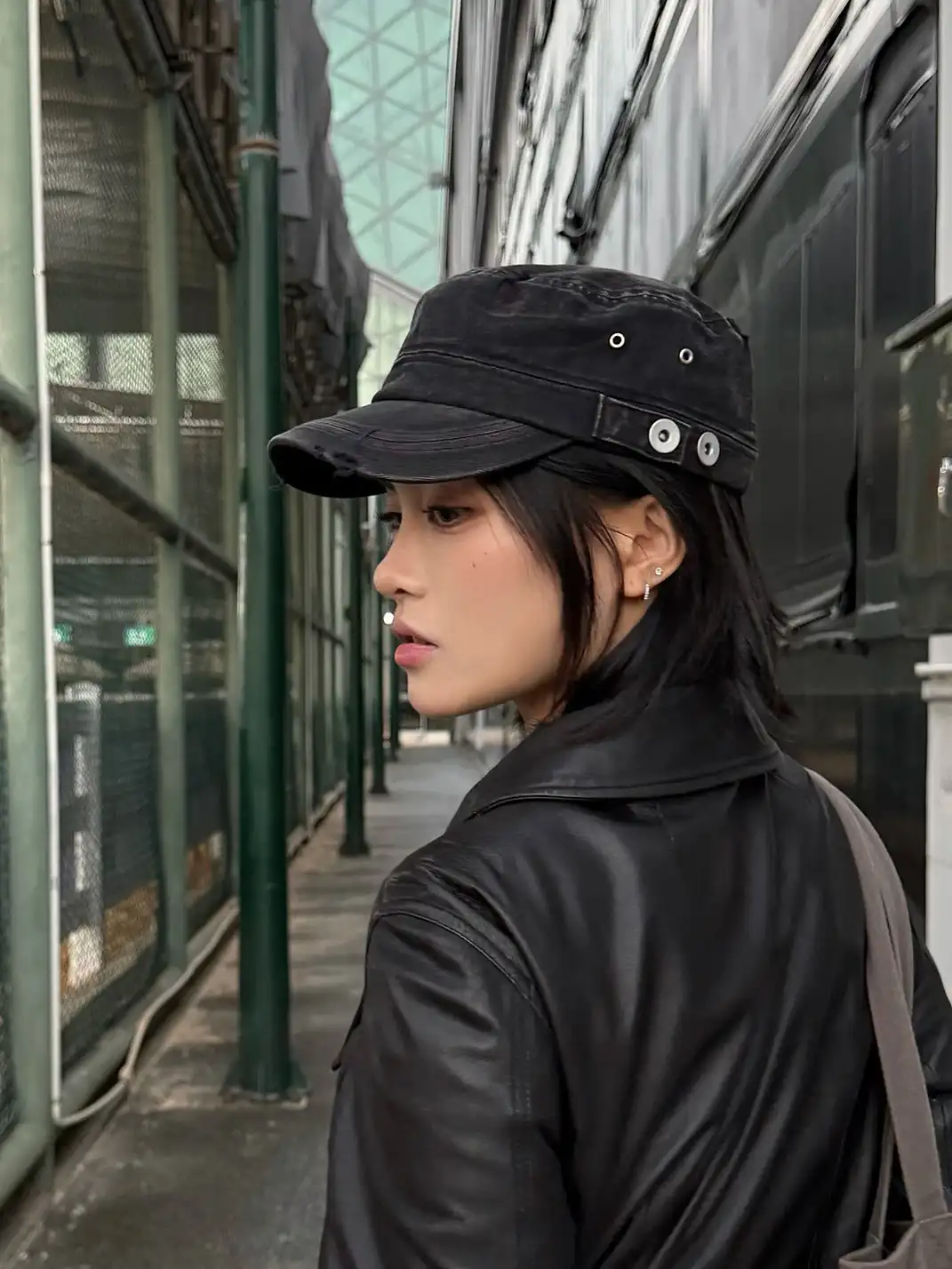 RIVAROS | Distressed Double-Layer Fishbone Pattern Flat Cap
