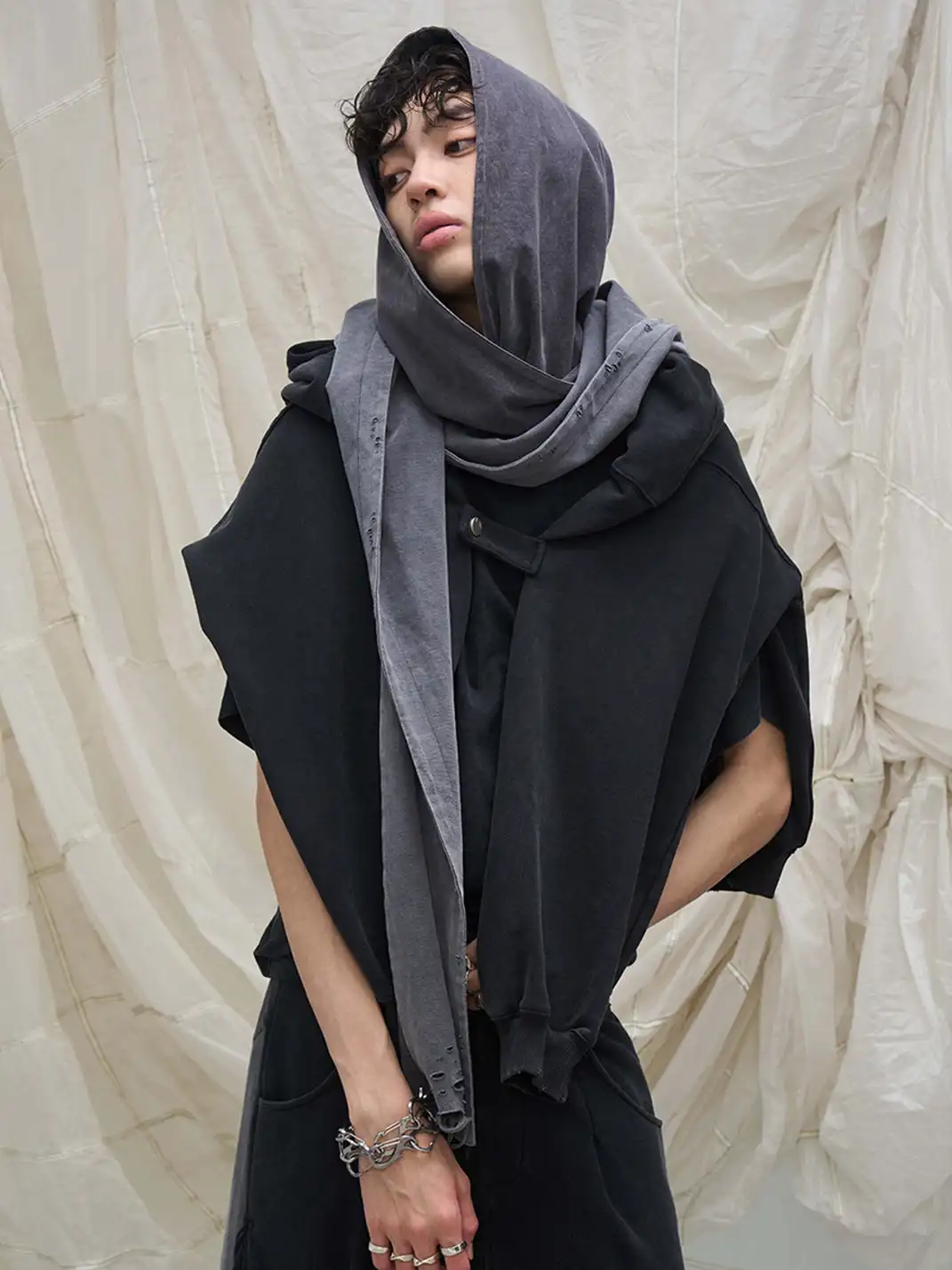 RELABEL | Ring Cut Detachable Hood T-Shirt