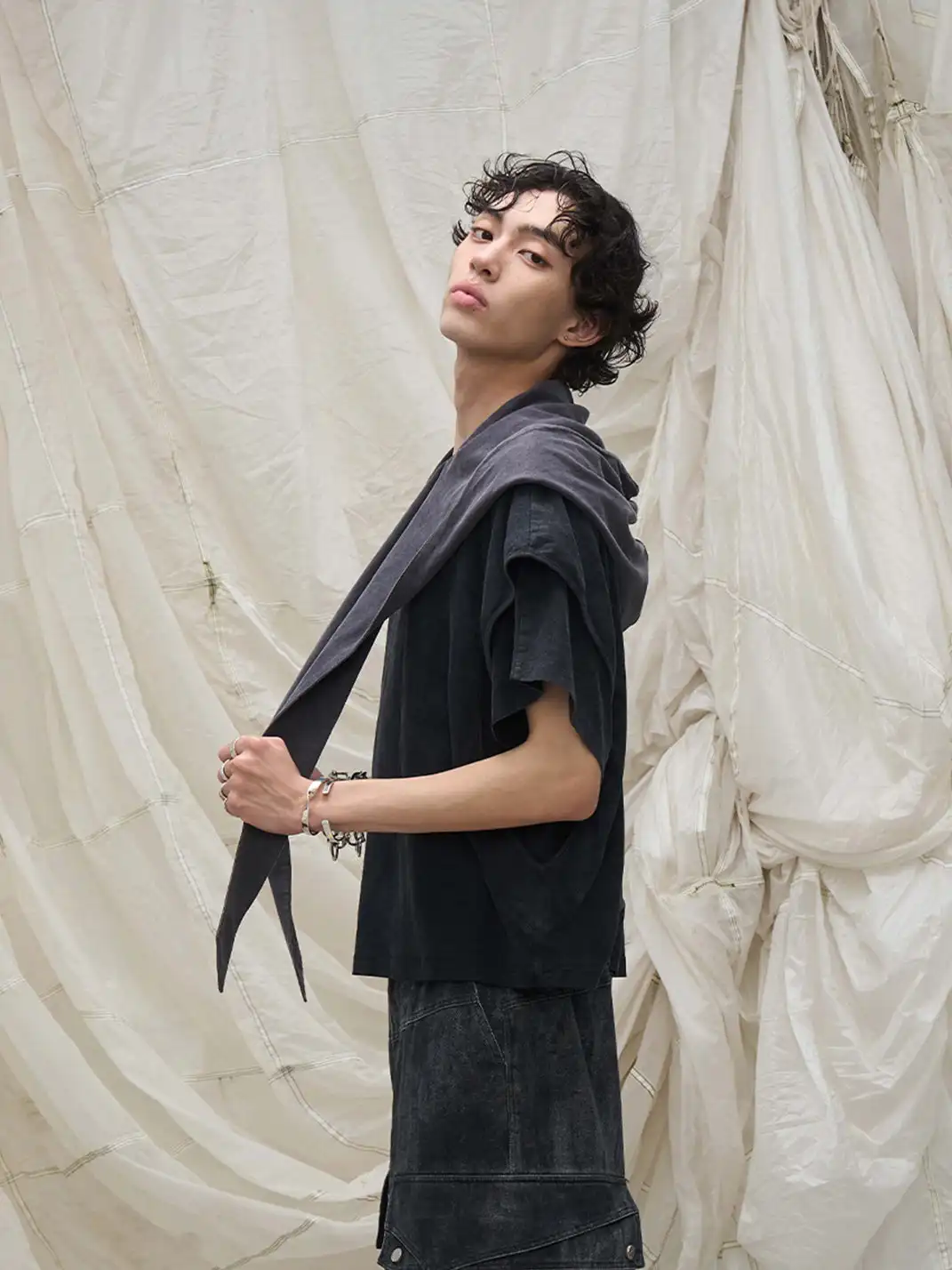 RELABEL | Ring Cut Detachable Hood T-Shirt