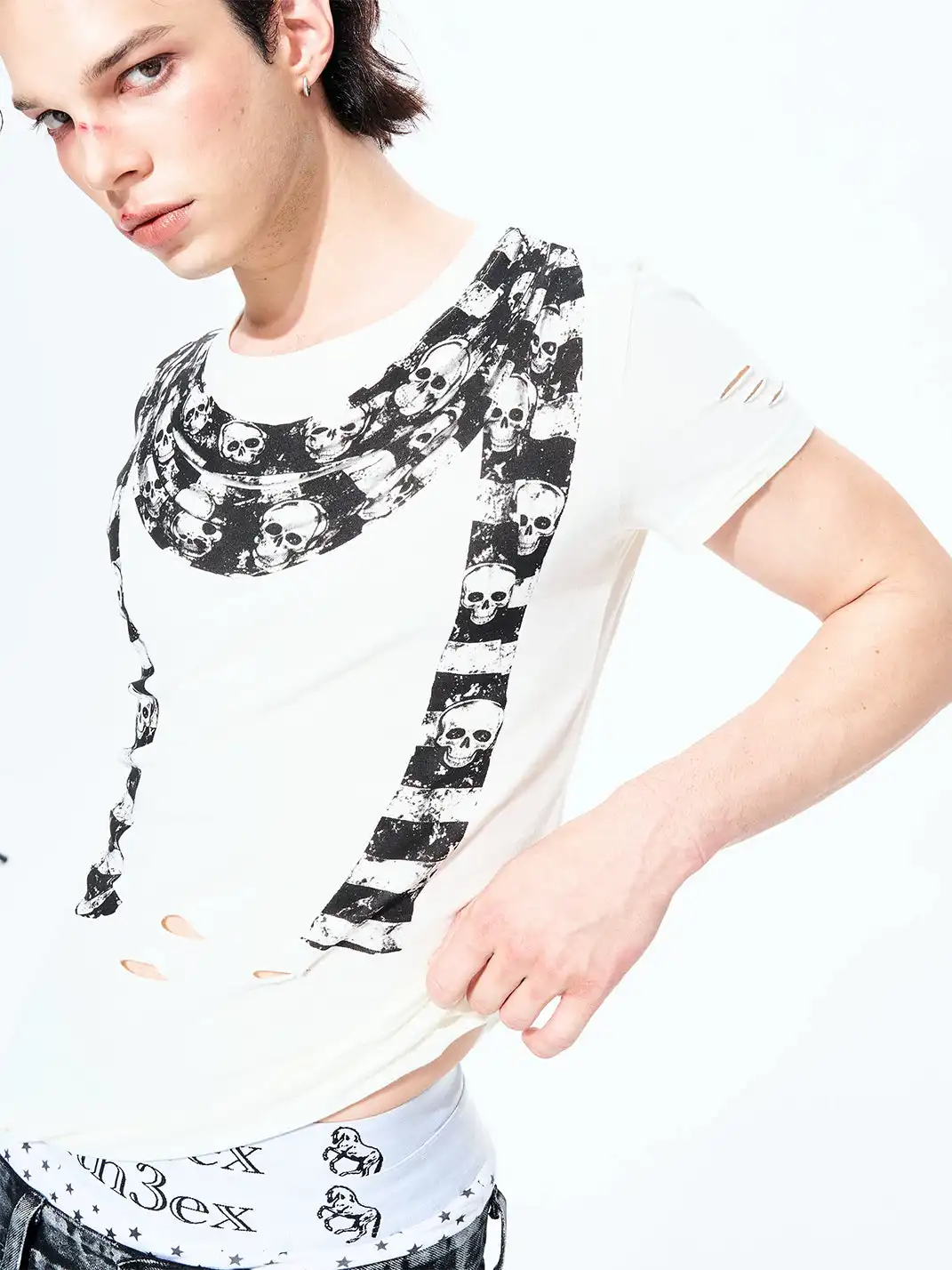 Fourth3ex | Scarf Skull Print Ripped T-Shirt