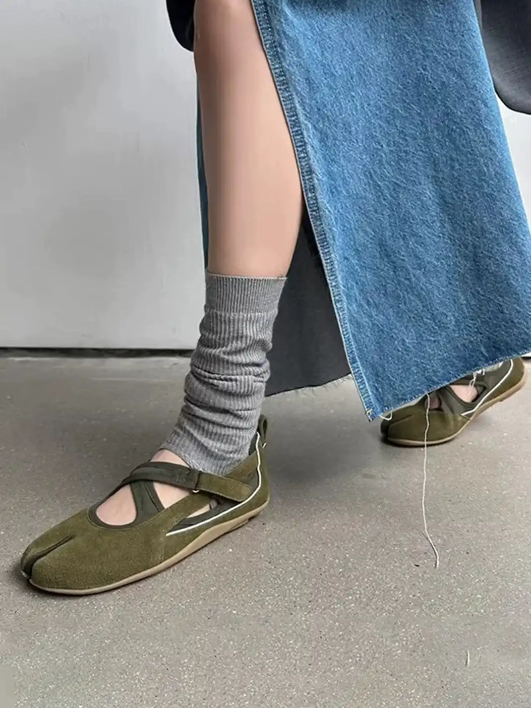 URTIAN SMILER | Crisscross Strap Split Toe Flat Ballet Shoes