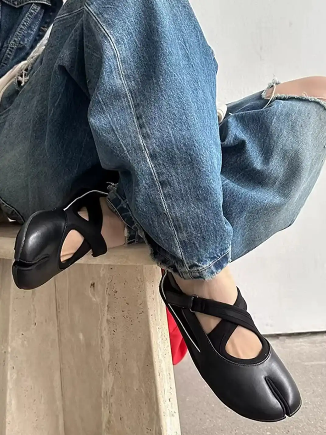 URTIAN SMILER | Crisscross Strap Split Toe Flat Ballet Shoes