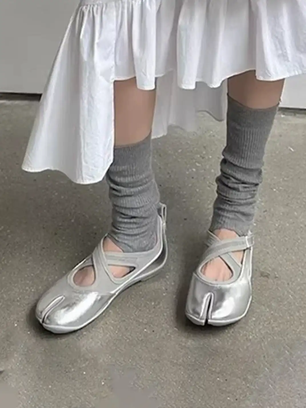 URTIAN SMILER | Crisscross Strap Split Toe Flat Ballet Shoes