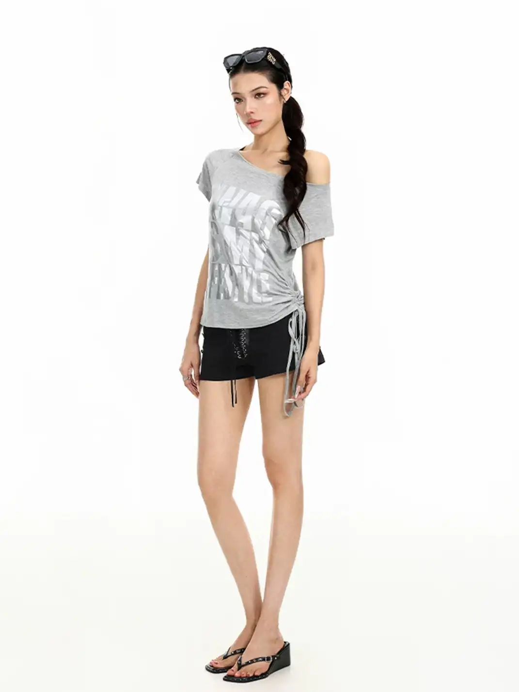 BIGGOLD | Shiny Letter One Shoulder T-Shirt