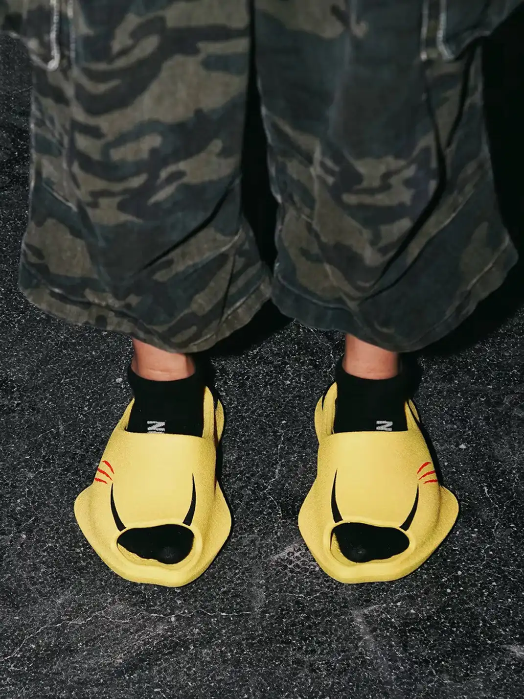 Xsneaker | Future Snake Shape Claw Mark Cushioned Slide Slippers
