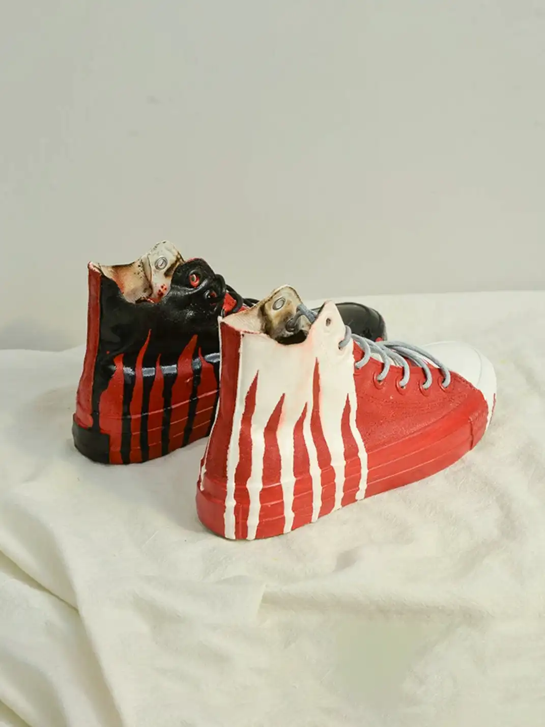 DAYMARE | Mismatched-design High-top Canvas Sneakers