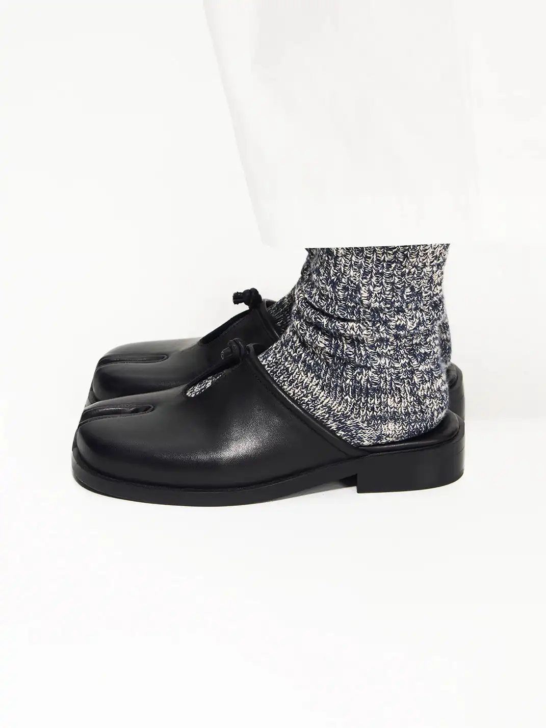 6CRAYON | Split Toe Full Cow Leather Hollow Out Mules-Black