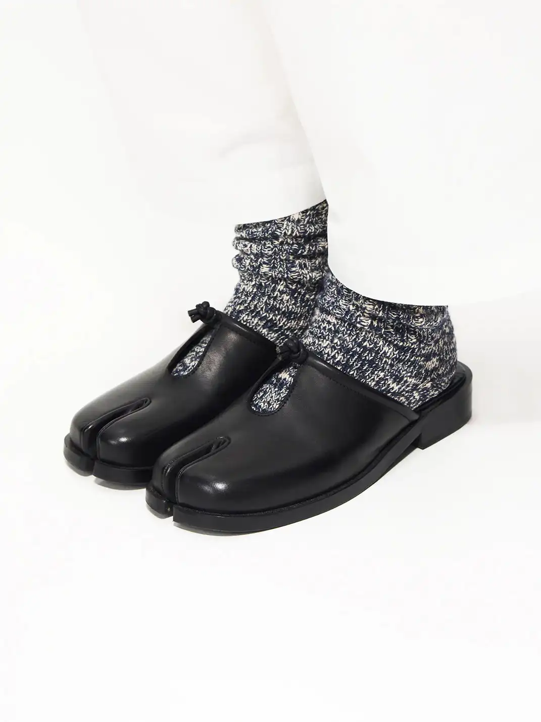 6CRAYON | Split Toe Full Cow Leather Hollow Out Mules-Black
