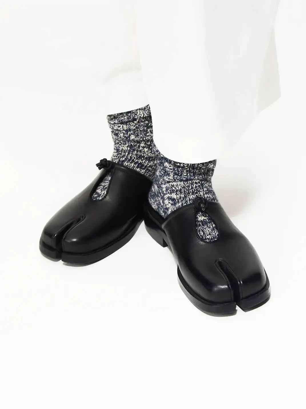 6CRAYON | Split Toe Full Cow Leather Hollow Out Mules-Black