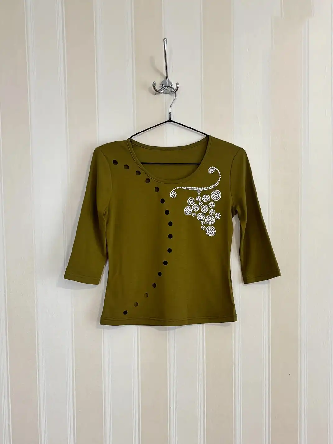 Zenlulu | Cutout Ceramic Grape T-Shirt