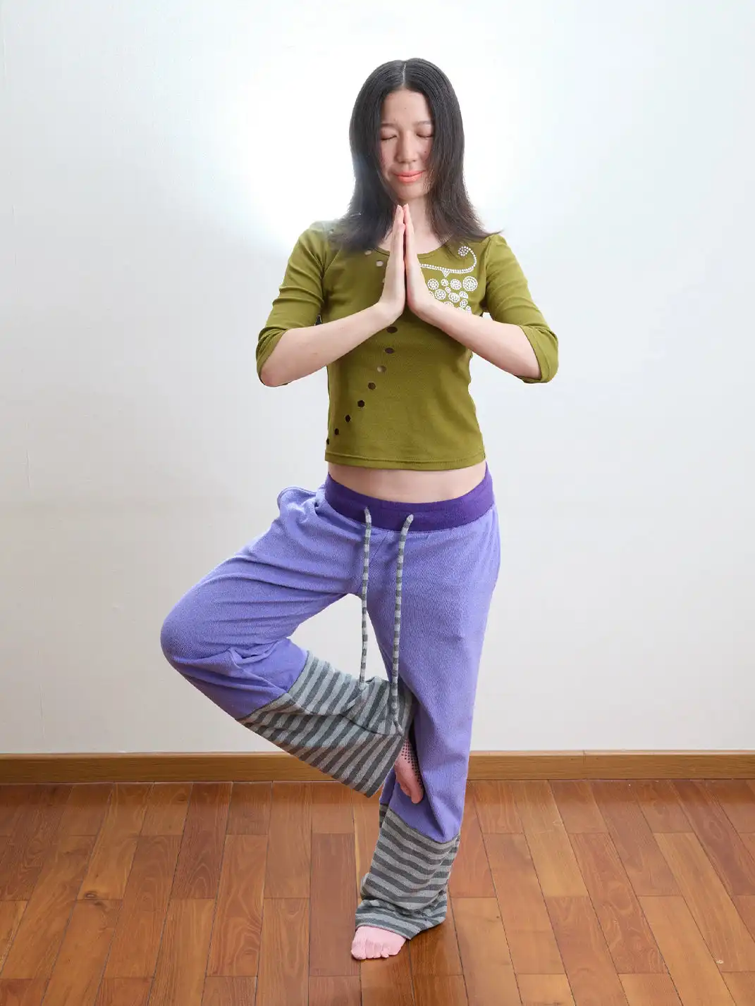 Zenlulu | Cutout Ceramic Grape T-Shirt
