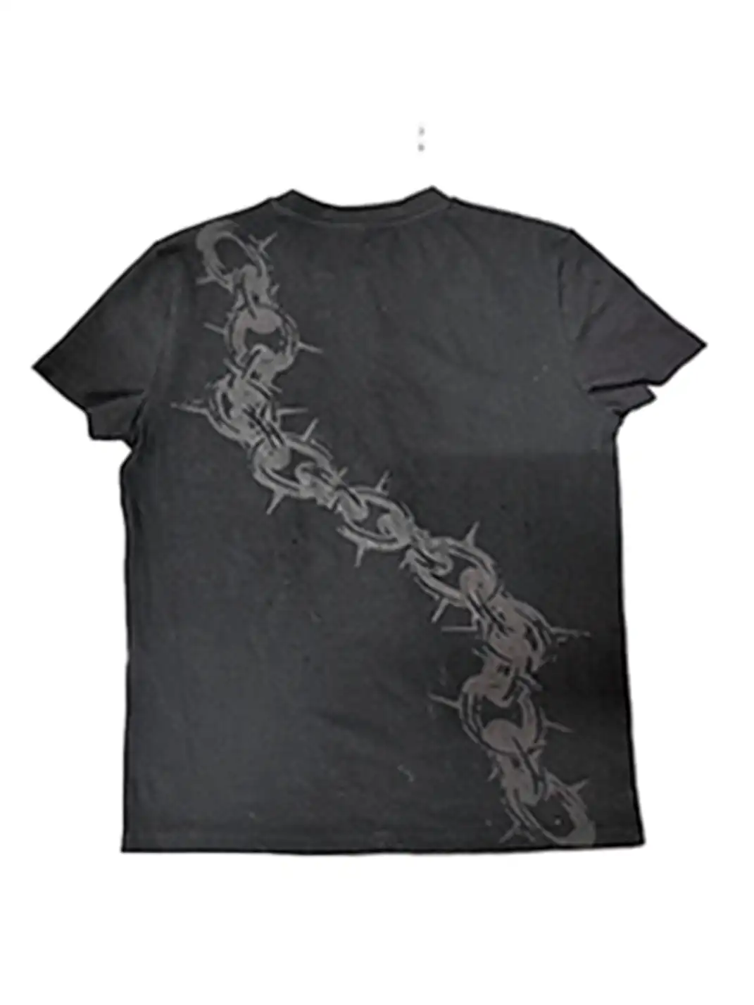 DETW | Henry Collar T-Shirt With Subtle Thorn Pattern Slogan