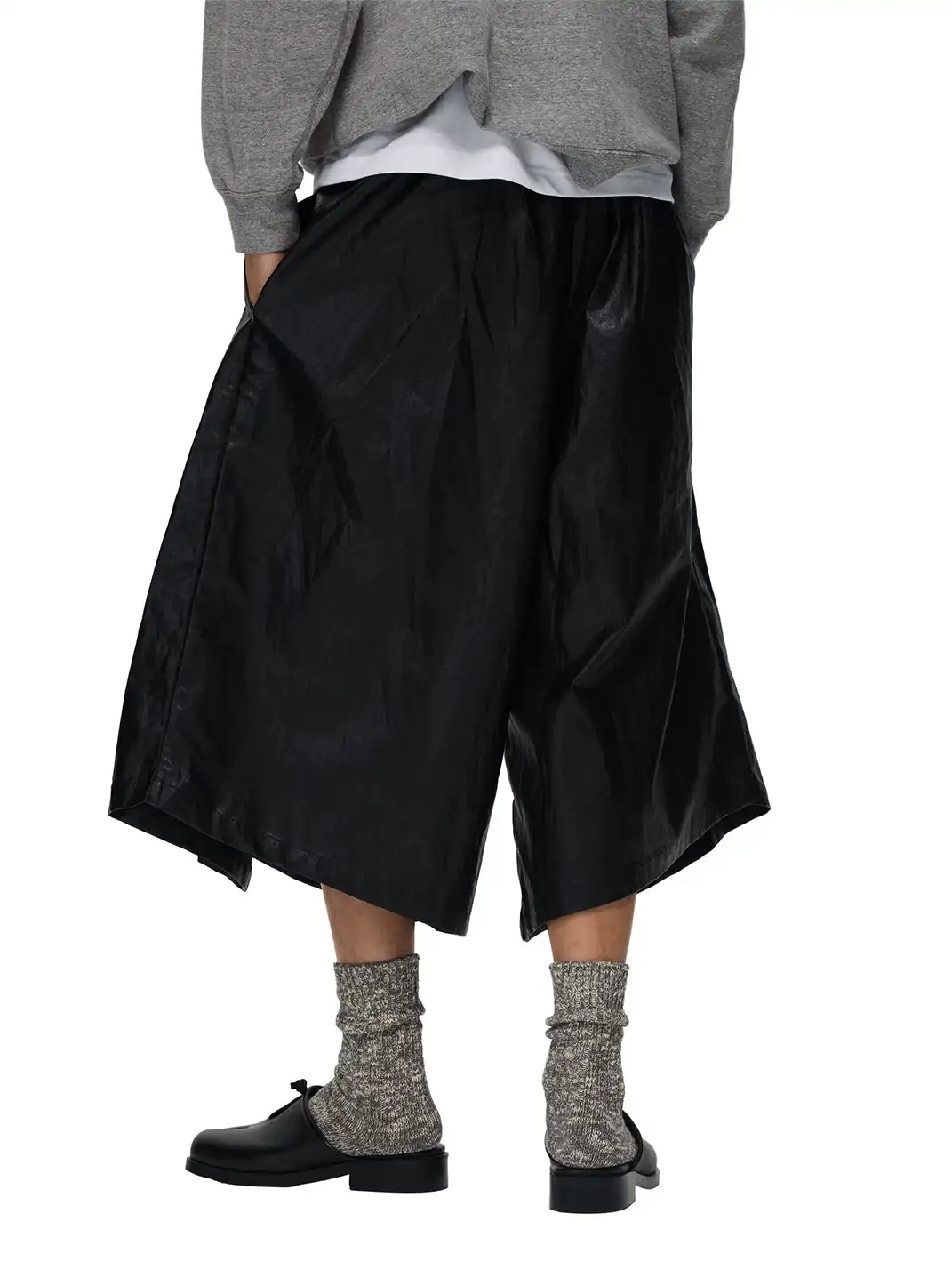 6CRAYON | Elastic Waist Spliced 3D Pleated PU Capri Shorts
