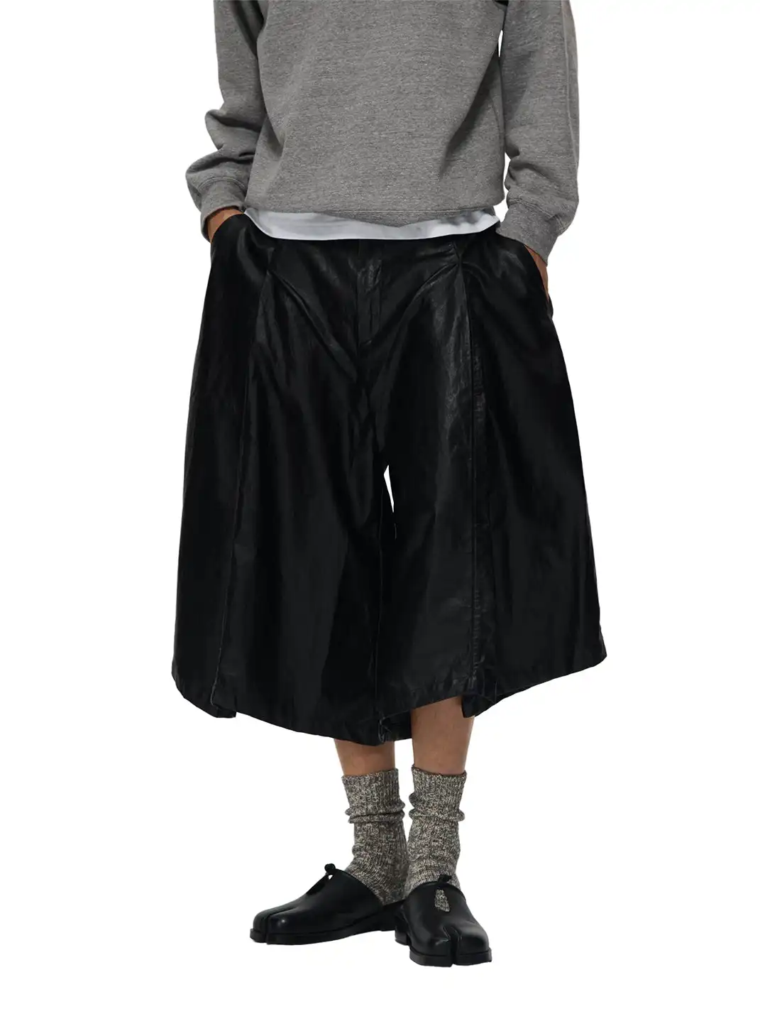 6CRAYON | Elastic Waist Spliced 3D Pleated PU Capri Shorts