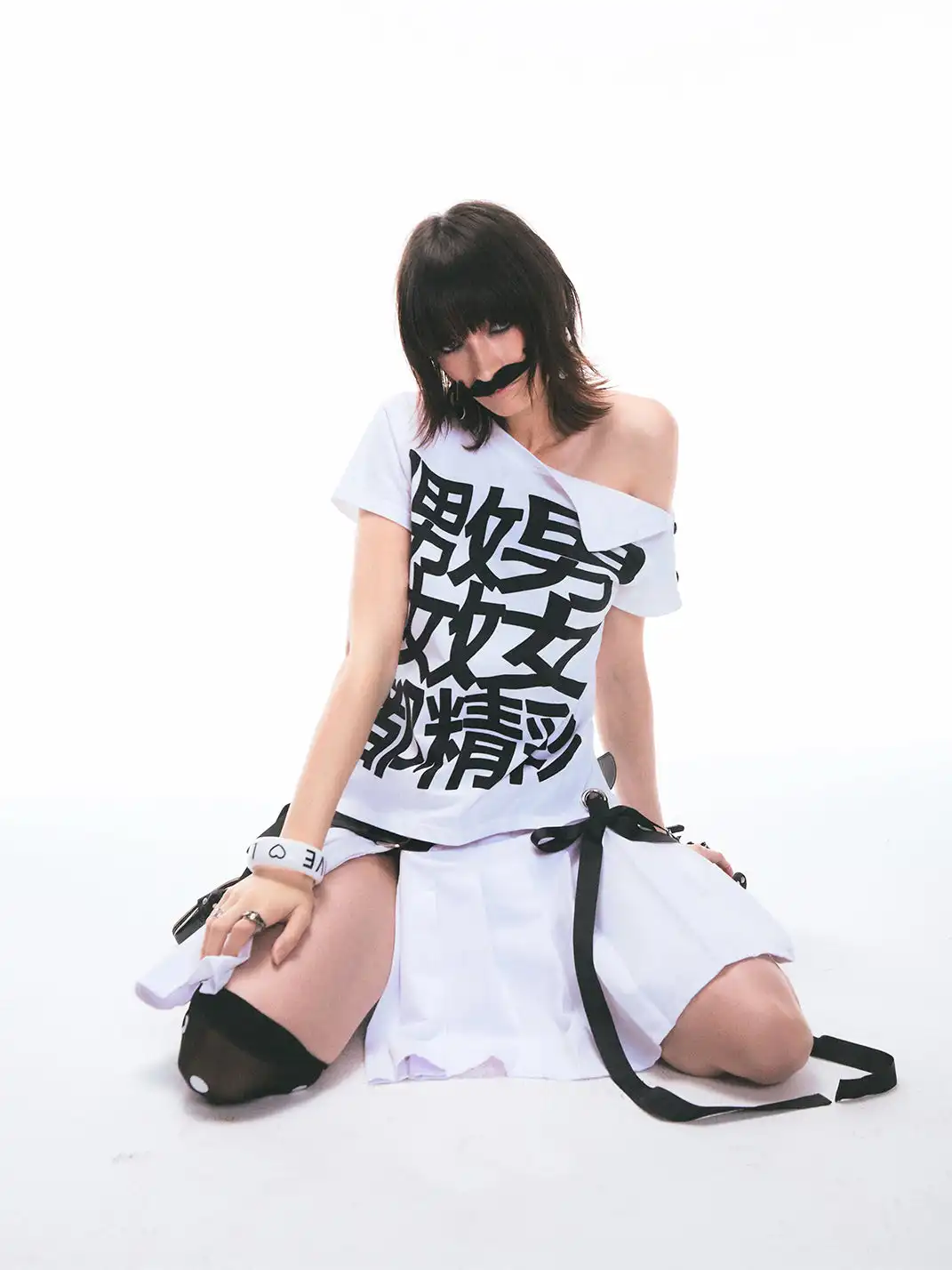 Fruitanari | Black Slogan Ribbon T-Shirt