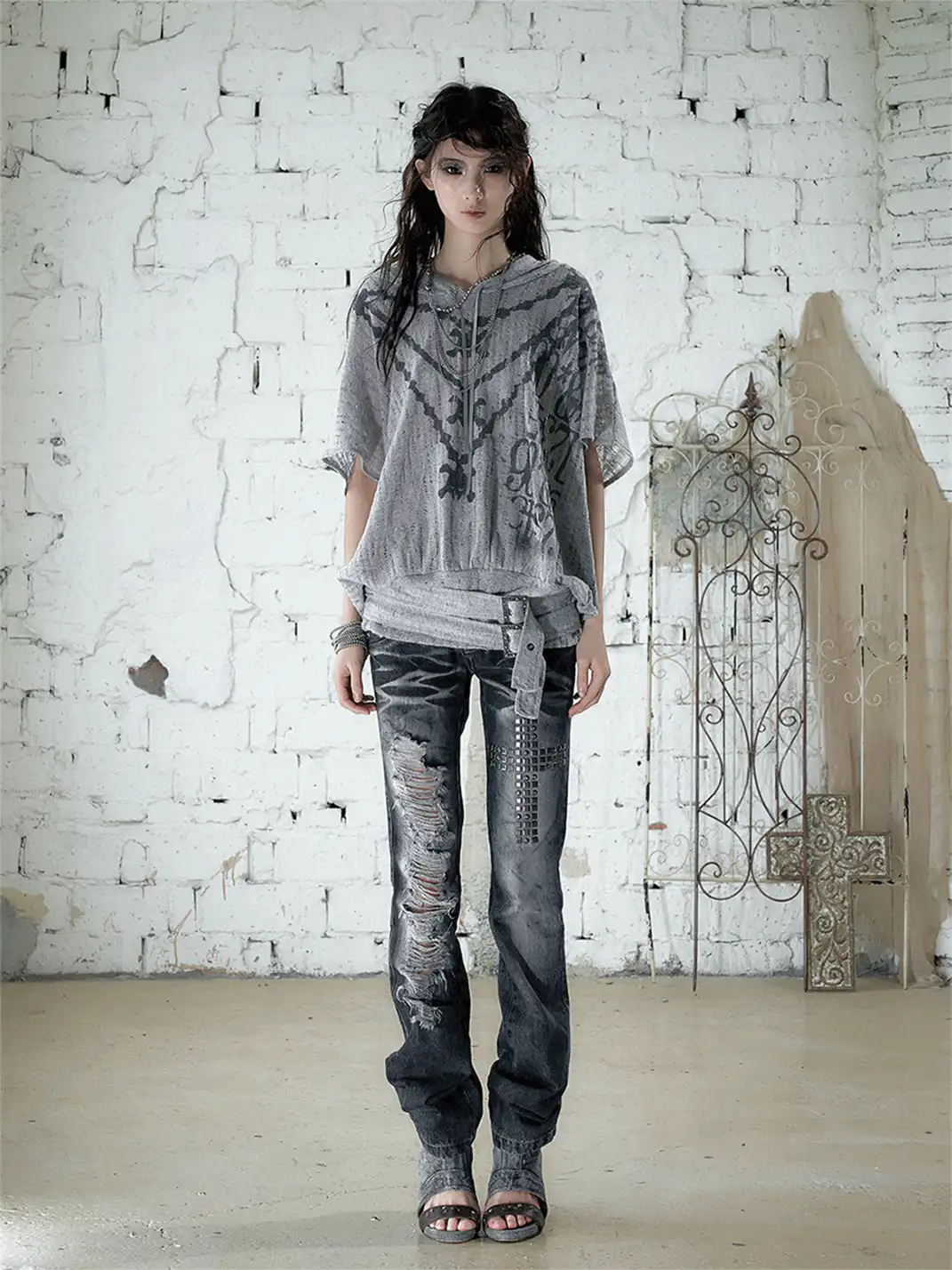 NO ROMANCE | Printed Ripped Knit Hooded T-Shirt