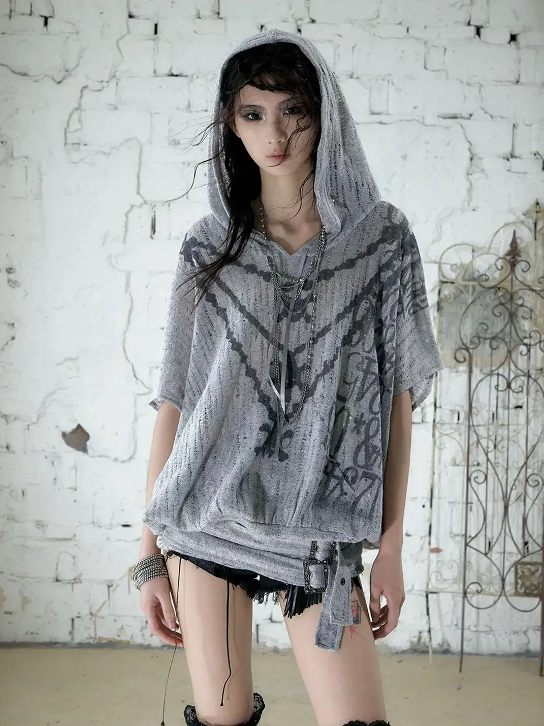 NO ROMANCE | Printed Ripped Knit Hooded T-Shirt