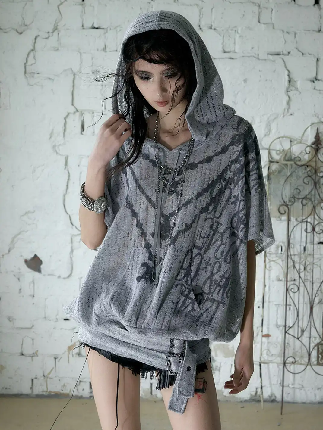 NO ROMANCE | Printed Ripped Knit Hooded T-Shirt