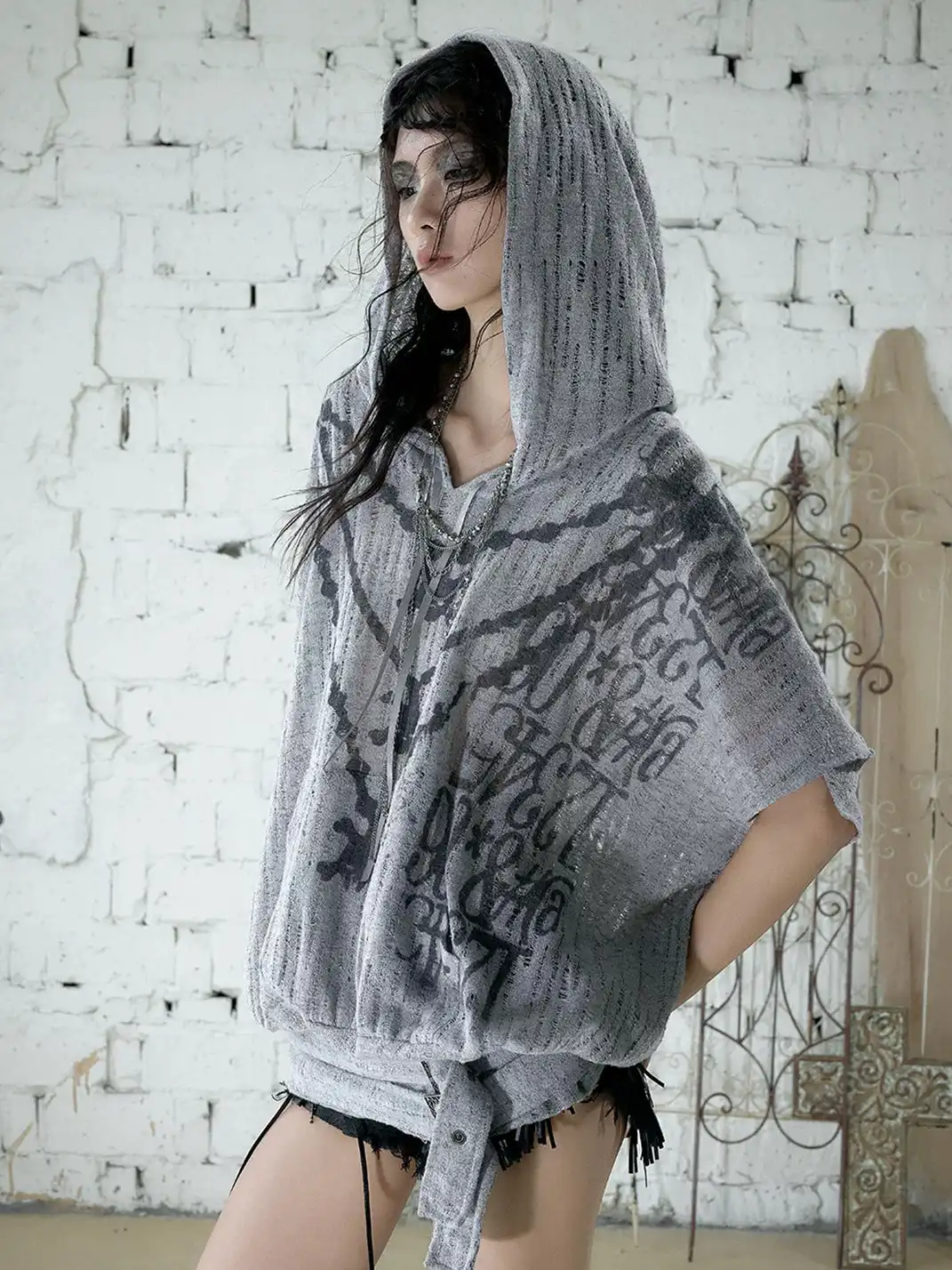 NO ROMANCE | Printed Ripped Knit Hooded T-Shirt