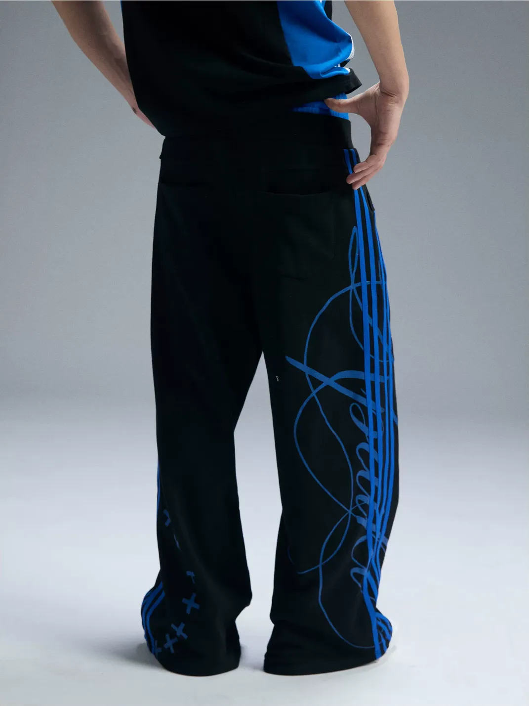 PAIKI | Blue Stripe Graphic Wide-Leg Sweatpants