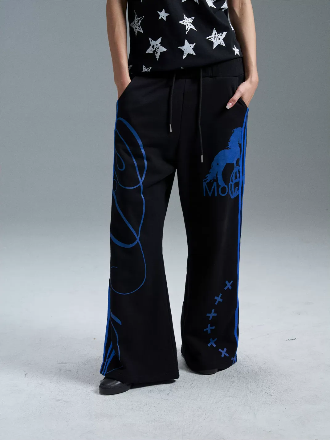 PAIKI | Blue Stripe Graphic Wide-Leg Sweatpants