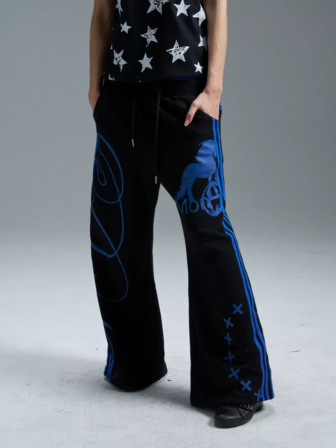 PAIKI | Blue Stripe Graphic Wide-Leg Sweatpants