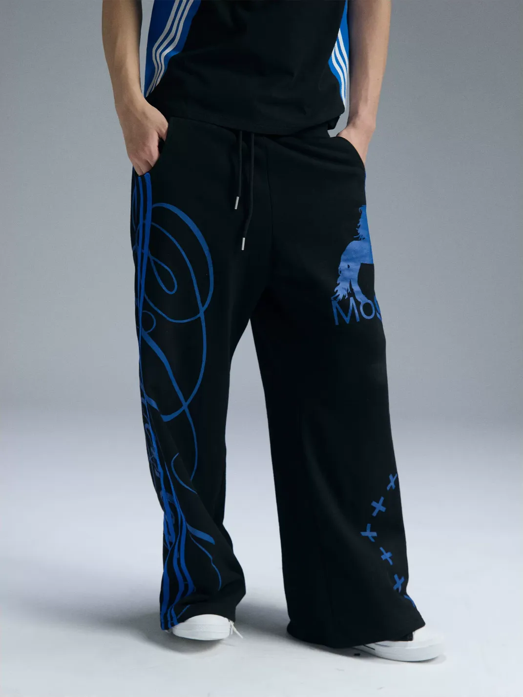 PAIKI | Blue Stripe Graphic Wide-Leg Sweatpants