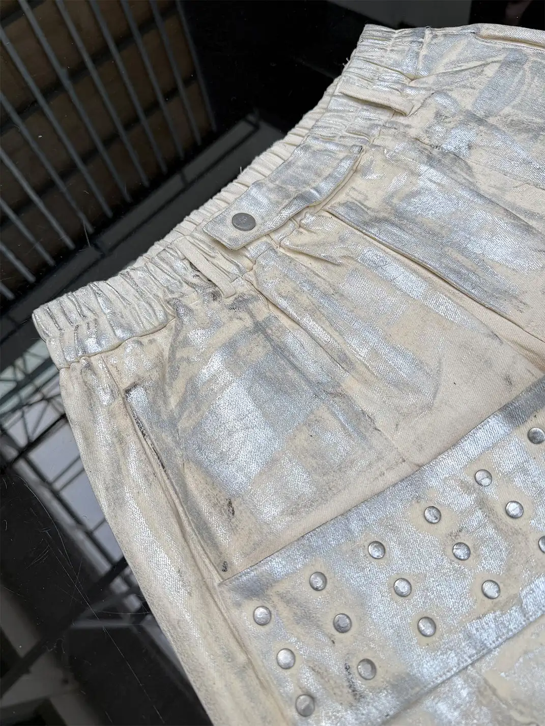 Disark | Hot Stamped Rivet Strap Shorts-White