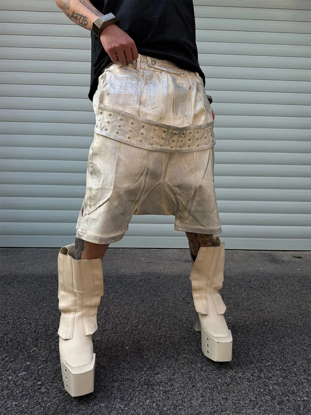 Disark | Hot Stamped Rivet Strap Shorts-White