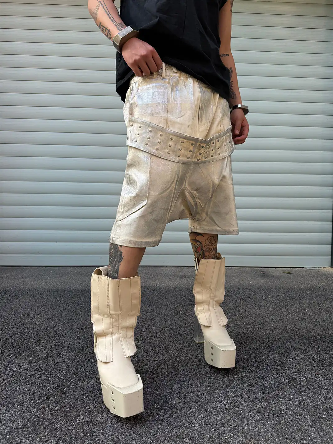 Disark | Hot Stamped Rivet Strap Shorts-White