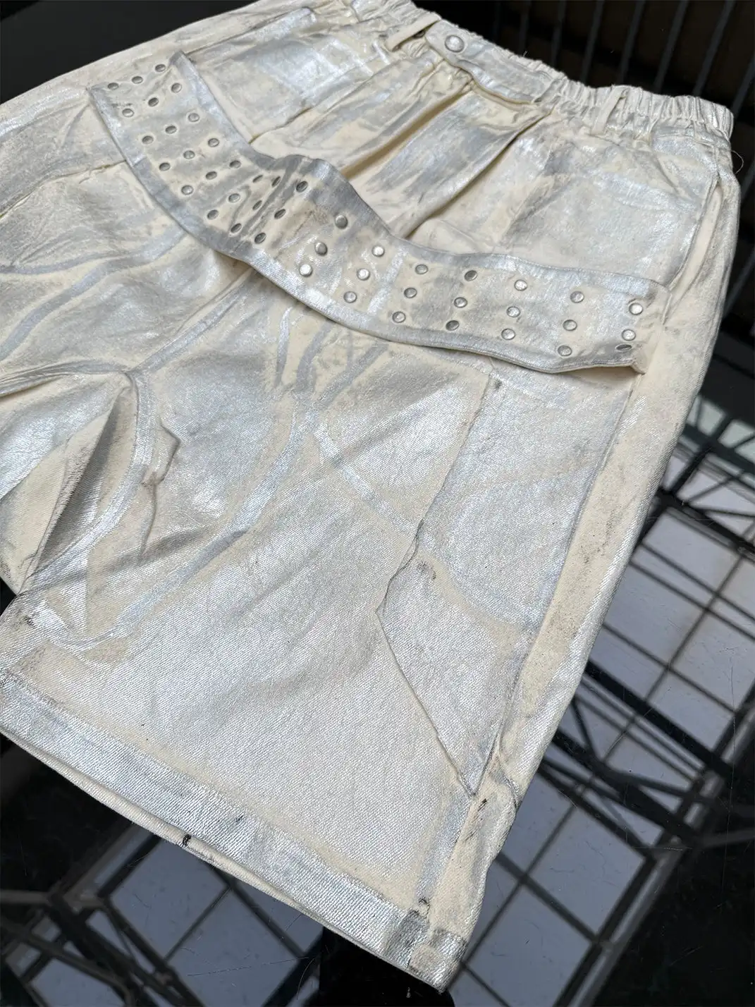 Disark | Hot Stamped Rivet Strap Shorts-White
