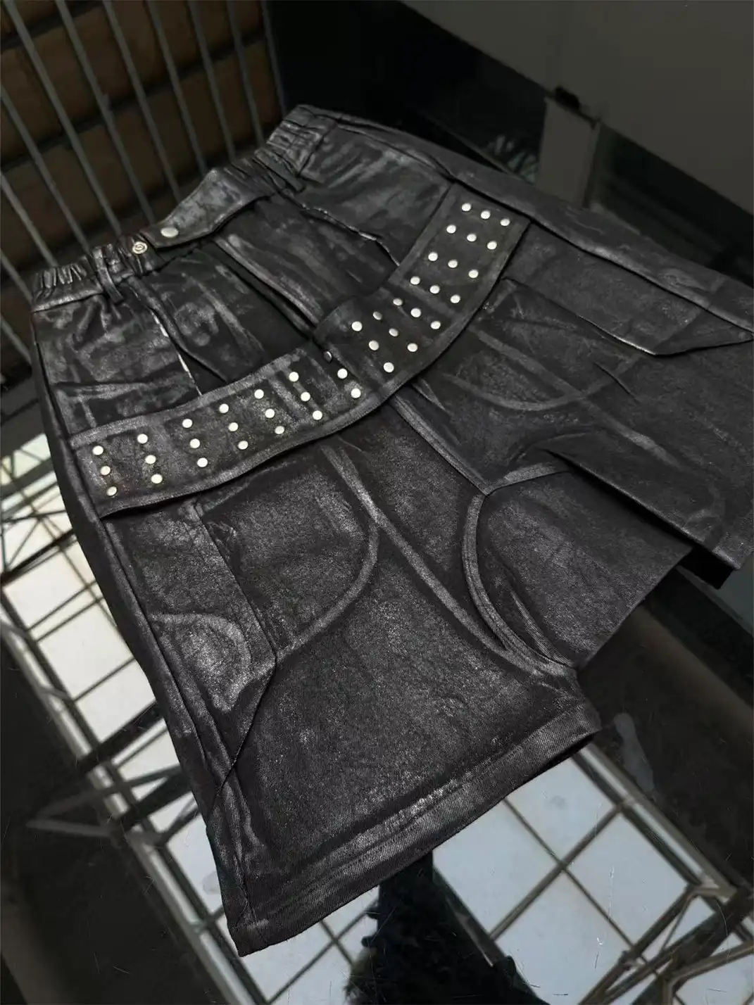 Disark | Hot Stamped Rivet Strap Shorts-Black