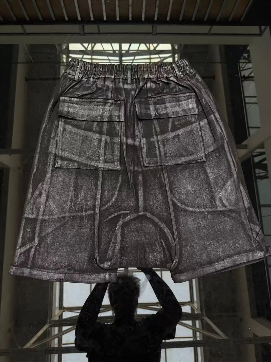 Disark | Hot Stamped Rivet Strap Shorts-Black