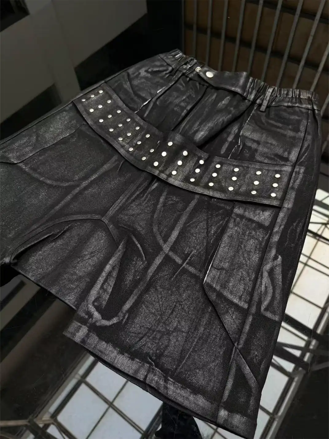 Disark | Hot Stamped Rivet Strap Shorts-Black