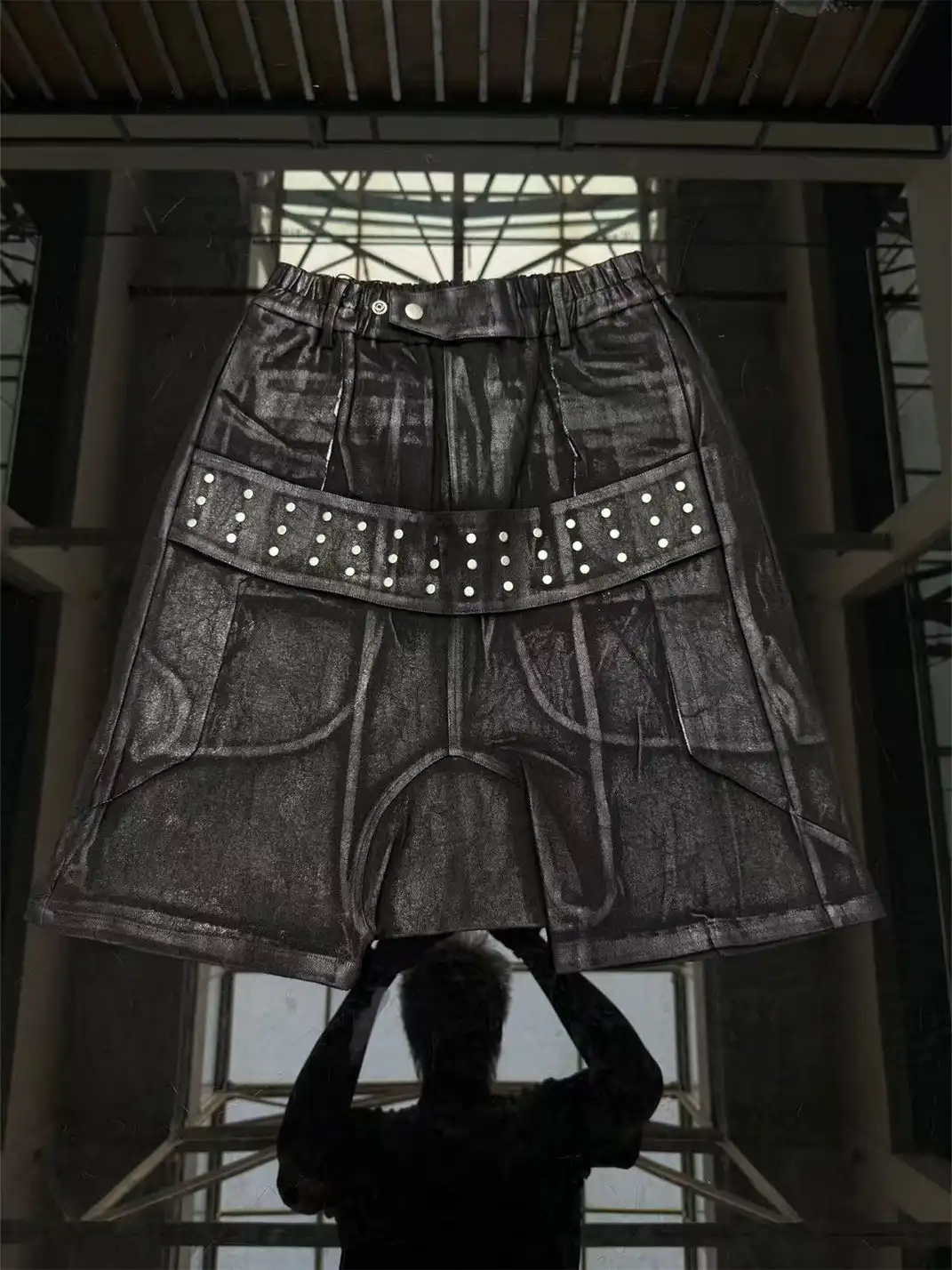 Disark | Hot Stamped Rivet Strap Shorts-Black