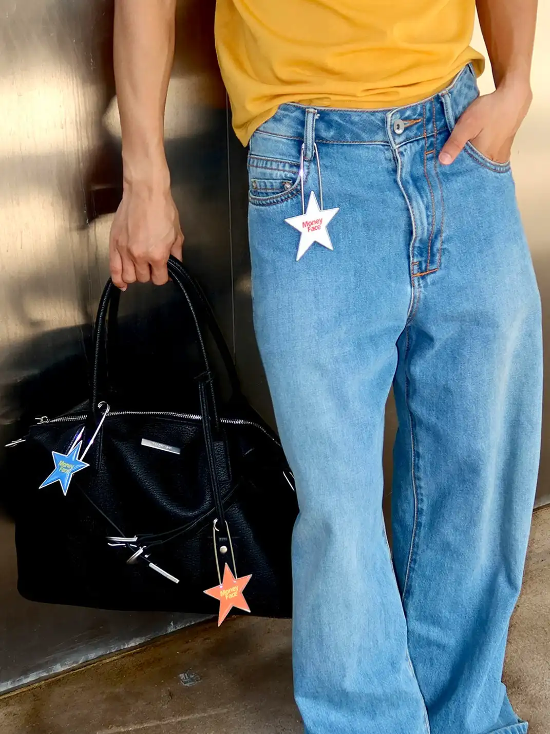 CHICHABOOM | Large Five-Pointed Star Brooch Charm With Slogan Print