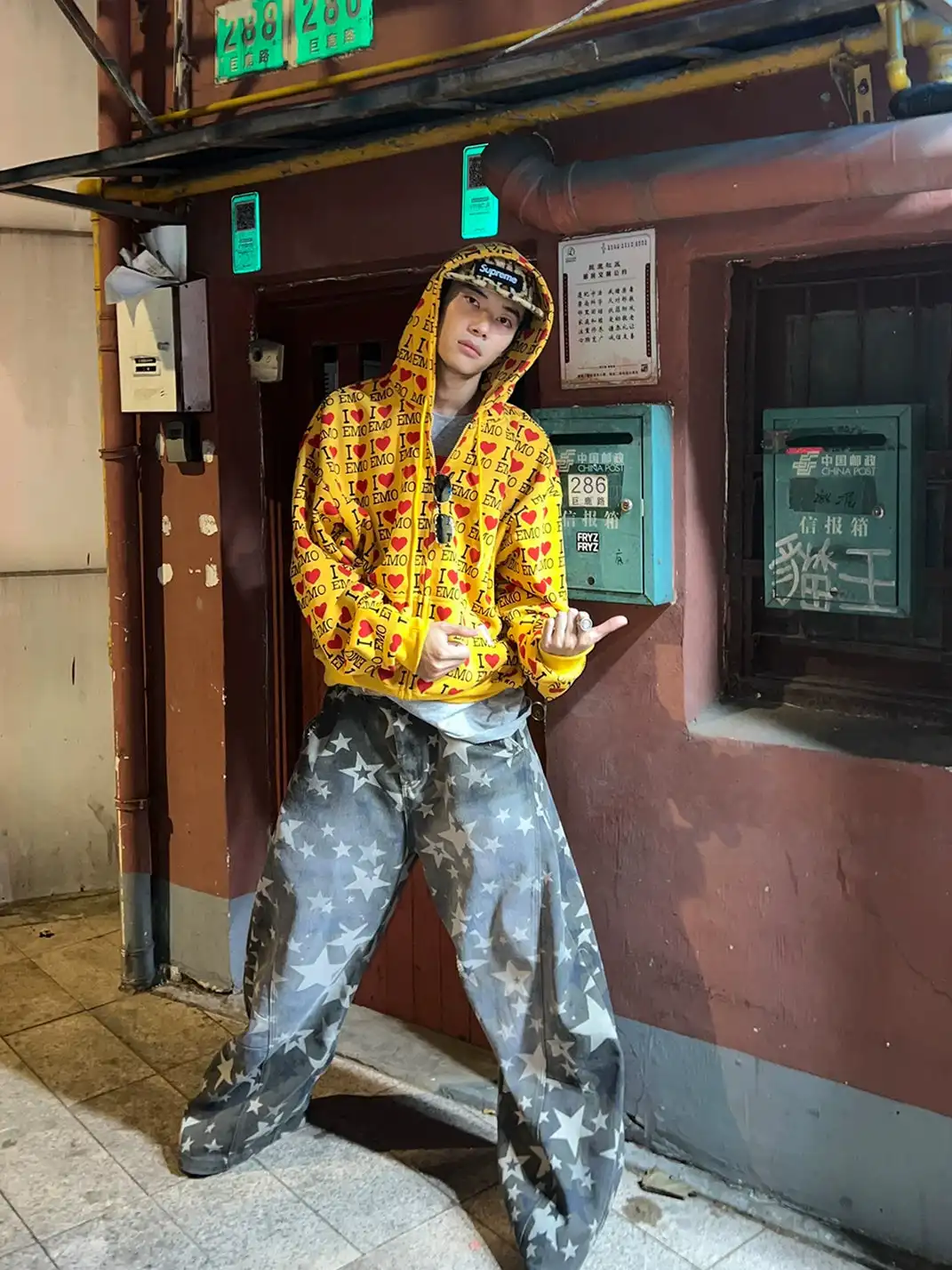 EAHO | Allover Gradient Star Print Wide Leg Cargo Pants