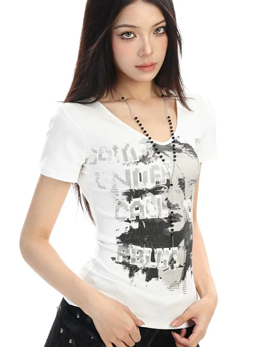BIGGOLD | Graffiti Print V-Neck Fitted Shoulder T-Shirt