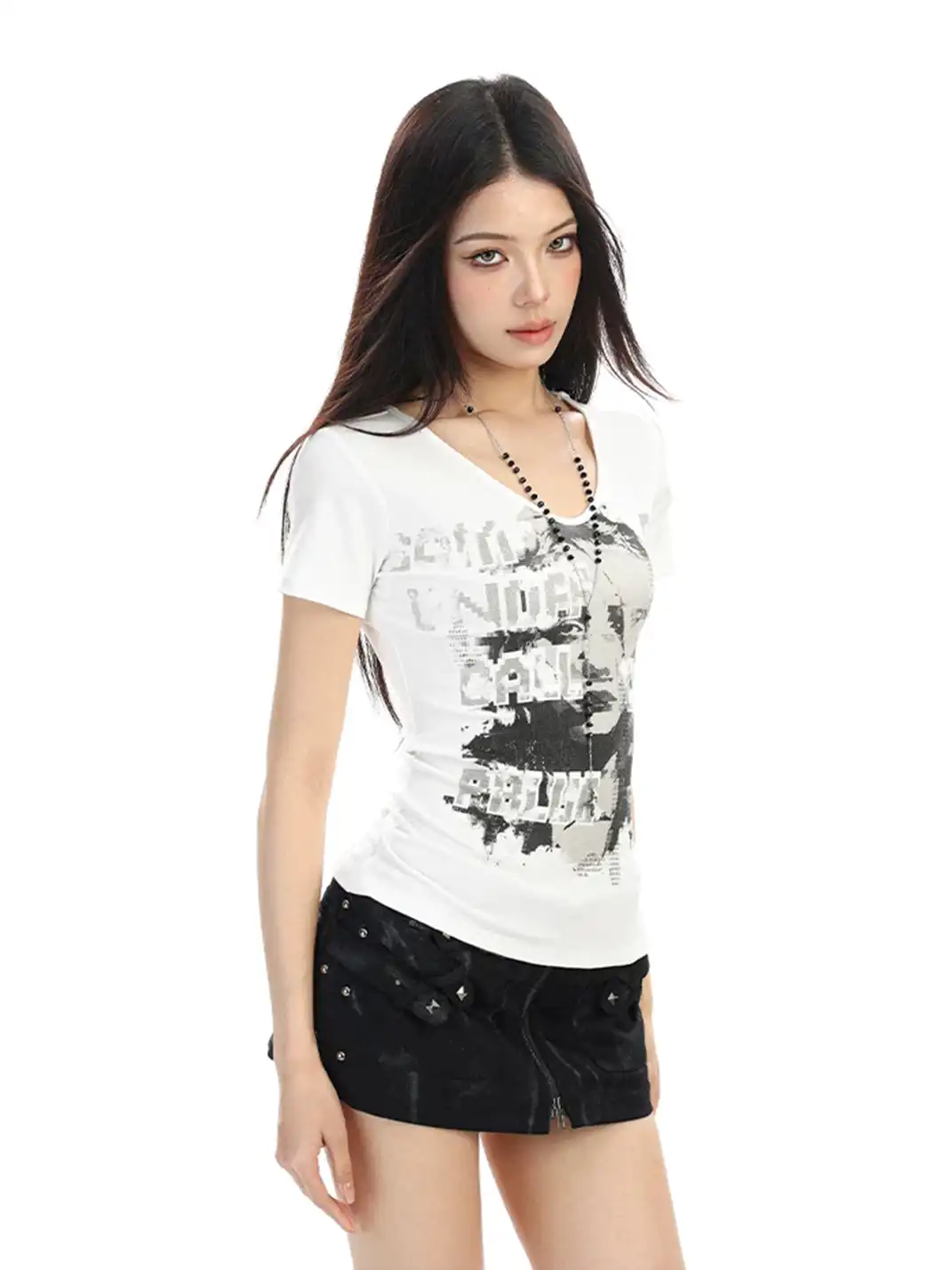 BIGGOLD | Graffiti Print V-Neck Fitted Shoulder T-Shirt