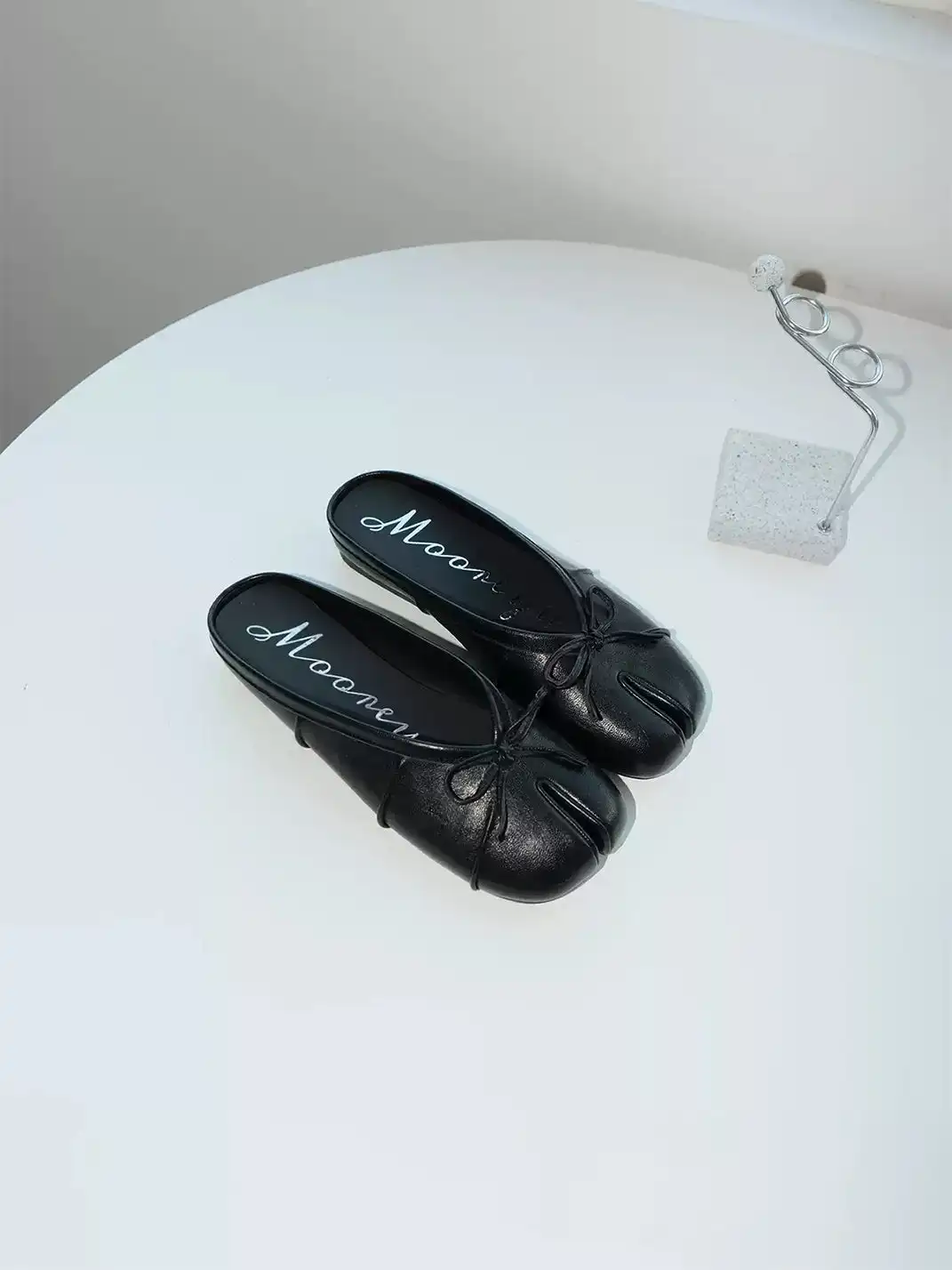 Mooreyu | Split Toe Bow Mary Jane Mules