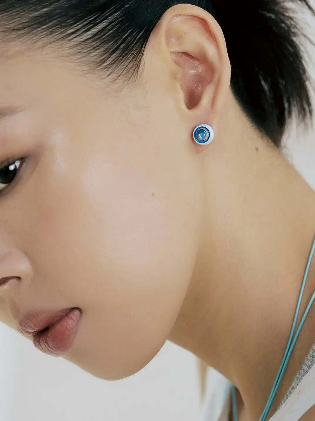 FOMULO | White Crystal Traffic Light Earrings