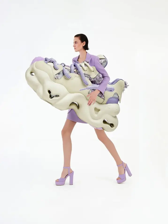 🌀 WALK INTO ANOTHER DIMENSION 🌀 When fashion dreams bigger than reality—meet the #XMZY Not just sneakers. They’re wearable illusions. 💥 Powered by oversized rebellion. 🧠 Laced with surrealist swagger. 🚶♀️ Modeled by those who refuse to walk the same. Step out, stand out. #psylos1 #psylos1me #psylos1andme #sneakers #sneakerhead #sneakerholics #shoeaddict #fashioninspo #grwm #newarrivals #fashionicon #fashioninspo #cutshoes (3/5)