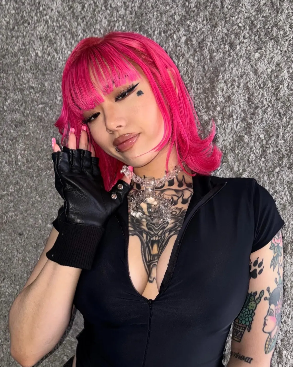 Constructed chaos. Double zips, layered armor — hands ready for a new world order. Step into the wave → psylos1.com REBEL WAVE | 25SS “WOR” Layered Gloves CR: @nyla.nune #RebelWave #DarkUtility #FutureWear #psylos1 (3/4)