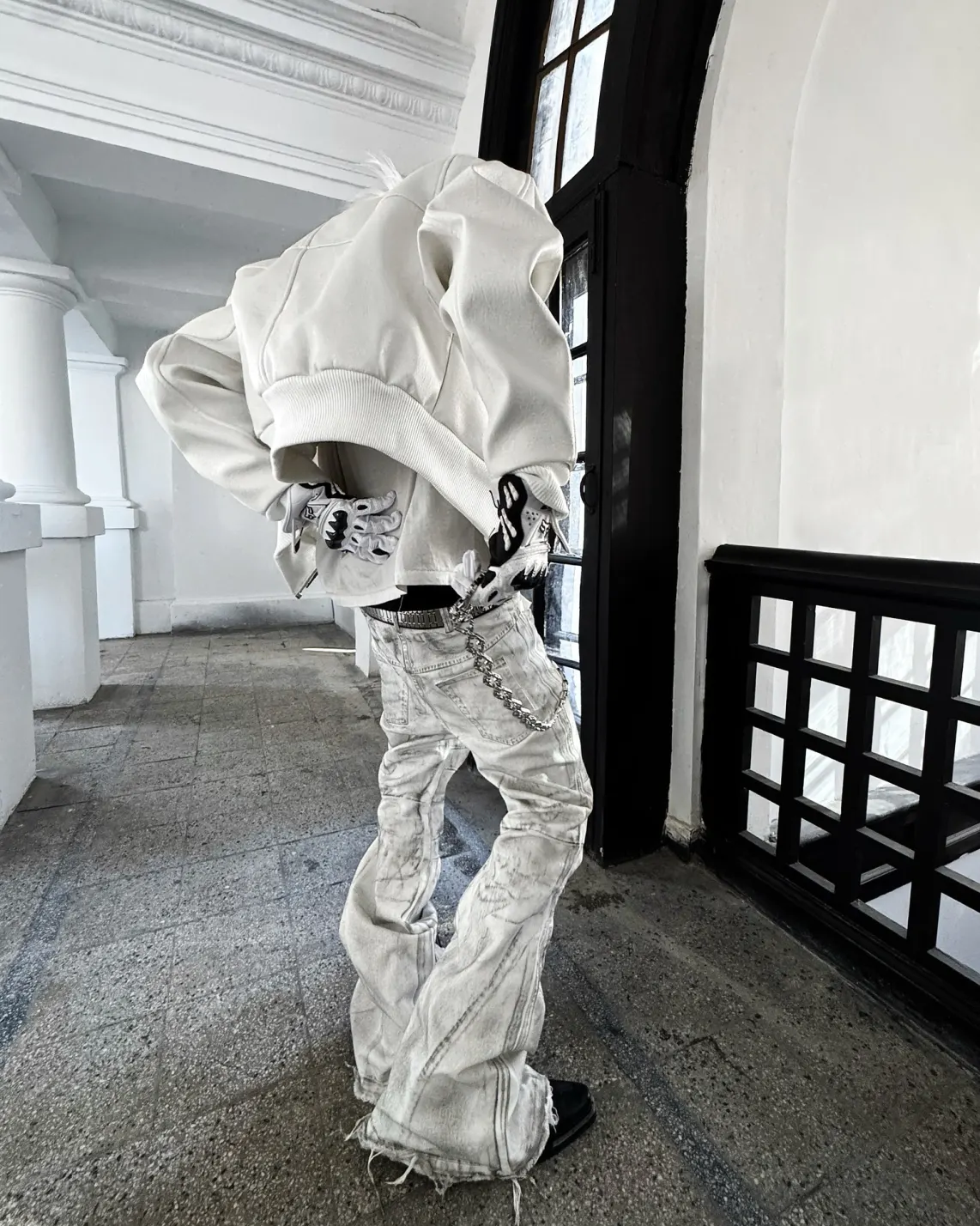 White noise. Devil silhouette. The kind of jacket that turns a corridor into a runway. Pre-Black Friday — faster delivery. $20 off $150+ | $40 off $250+ ⚡Own the edge at psylos1.com REBEL WAVE | White Devil Fur Collar Leather Jacket #REBELWAVE #psylos1 #blackfriday #darkfashion #avantgarde (5/6)