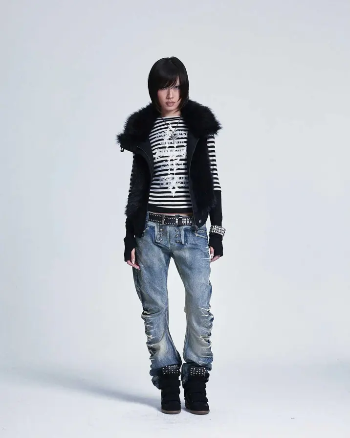 Crushing the pavement beneath heavy suede. Silver spikes ready to puncture the mundane. Acquire the armor at PSYLOS1.COM NONAME SPACE #darkwear #avantgardefashion #sneakerhead #streetgoth #NONAMESPACE (2/6)