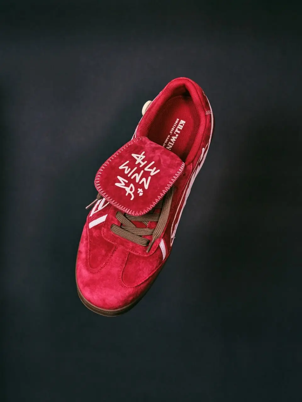 Red Velvet //Ultimate Vintage Vibes #psylos1 #psylos1me #psylos1andme #killwinner #shoe #shoesaddict #sneakers #sneakerheat #sneakerhead #trainingshoe #germanarmytrainers #fashionista #streetstyle #ootd #fyp (3/4)