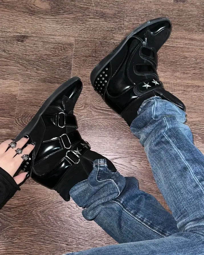 Chrome veins. Shadow instincts. Fashion for a broken future. Access granted at PSYLOS1.COM no e mosen, $260 #DarkWear #RebelWave #CyberFashion #AvantGarde (5/6)