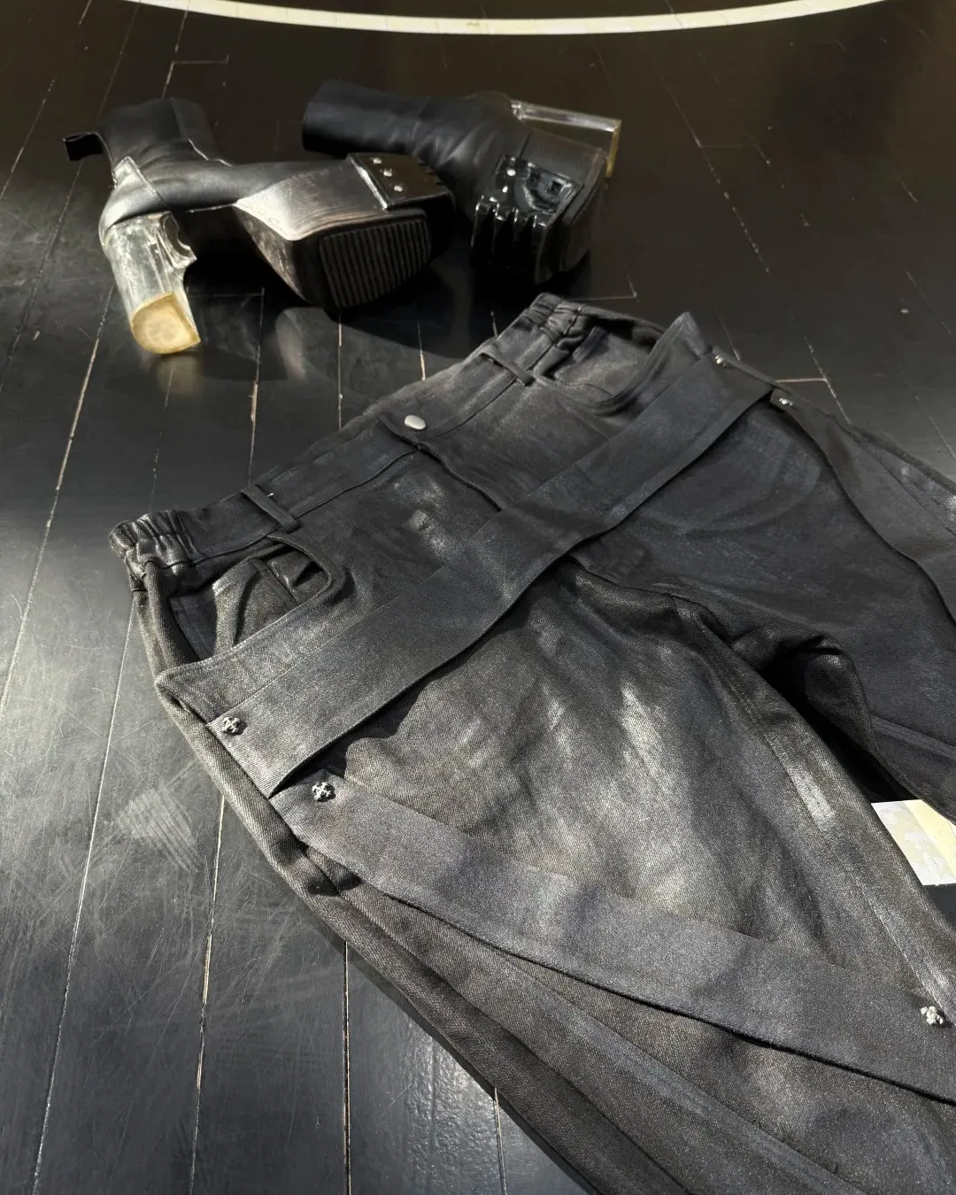 Static noise in the simulation. Strapped denim for the underground. Enter the loop at PSYLOS1.COM Disark #SubversiveBasics #CyberY2K #AvantGarde #Disark #TechWear (3/9)