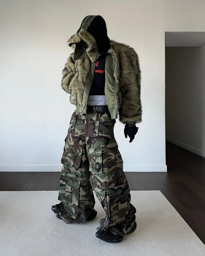 @mrmarcomark wear Fourth3ex 24Fw N2B Double sided nylon rivet imitation fox hair hooded bomber and REGENZONE washable camouflage erosive silhouette capri pants link in bio (2/6)