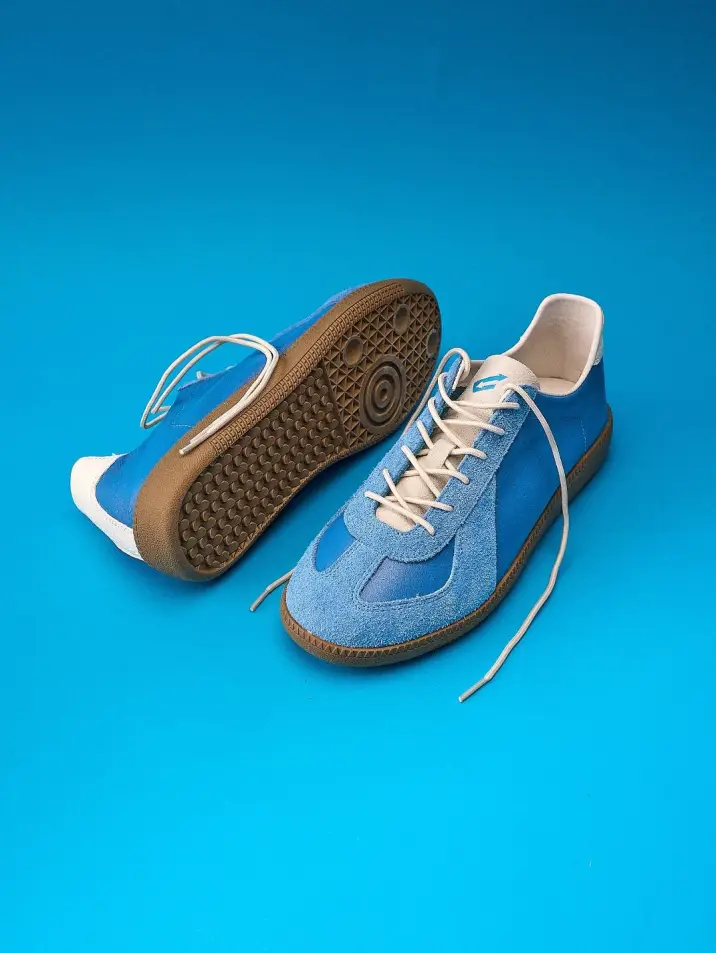 Retro vibes, redefined. Meet the @next_impulsive_official_ Halo Series A flat-soled throwback that brings classic trainer lines into today’s urban rhythm. Think vintage athletic roots, minimalist leather, unfiltered silhouette—nothing extra, just pure style. Step into nostalgia. Step into NOW. #Psylos1 #NextImpulsive #HaloRetro #SneakerRevival#psylos1me #psylos1andme #flatshoes #flatsneakers #shoeholic #sneakers #sneakerhead #sneakerstyle #fashionstyles #newarrivals #styleinspiration #retro (3/6)